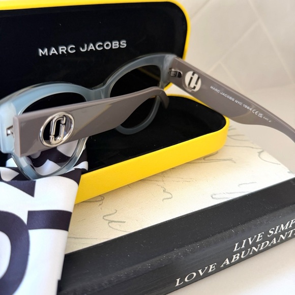 NWT Marc Jacobs Gray Cat-Eye Sunglasses